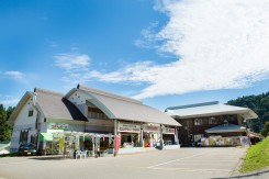 津南観光物産館全景